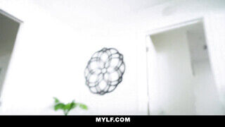 Mylf - Lilly Hall kézbe veszi a rúdat