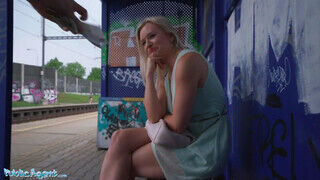 Public Agent - Lily Joy a vonatállomáson kufircol