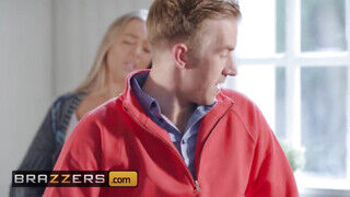 Brazzers - Petite Princess Eve és gigantikus bré