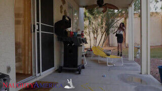 Naughty America - Mckenzie Lee zsenge farkon lovagol