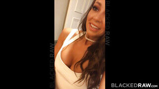 Abigail Mac élvezi a termetes farkat