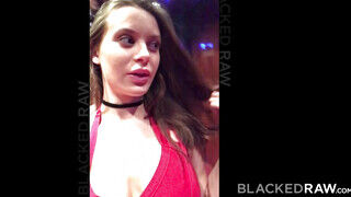 Lana Rhoades popóját néger pasas keféli