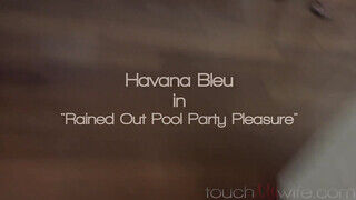 Havana Bleu várja a gigantikus fügyit