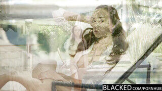 Victoria Rae Black lovagol a barna brén