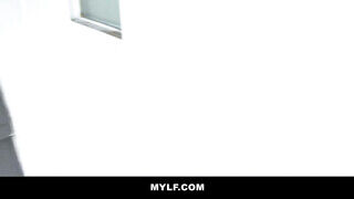 Szőrös cuncis latin amerikai milf megpakolva