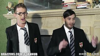 Tarra White a csábos sulis örömlány