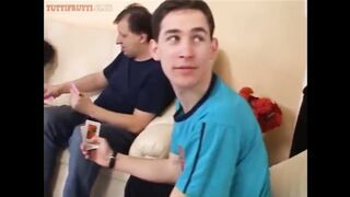 Zsuzsit a kokeró zsenge spinét partiba nyomják