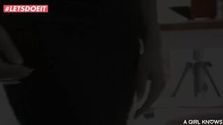 Tini gyönyörű fiatal lányok kényeztetik egymást