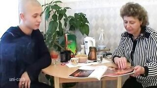 Magányos háziasszony és a tinédzser csávó