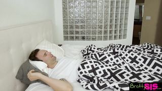 Perverz zsenge csajszi a nevelő faterjával dug