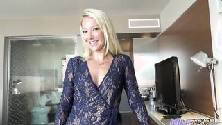 Világos Szőke milf mami keményen megkettyintve