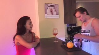 18 éves fiatal kefélése a bárban
