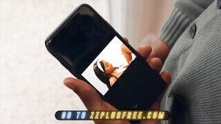 Brazzers - Mina Moon és Sofia Su édeshármasban szexelnek
