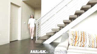 Anal4K - Luna Mills a spanyol csöcsös csajszi