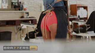 Brazzers - Marilyn Sugar a luvnya fodrász