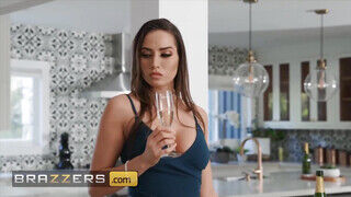 Brazzers - Desiree Dulce derekasan megkúrva