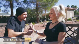 Brazzers - Danielle Derek az óriás kannás anyuci