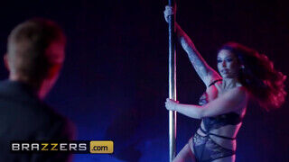 Brazzers - Monique Alexander a bájos sztripper