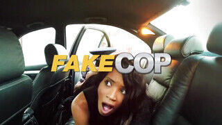 Fake Taxi - Roxy Lace muffját a néger taxis kúrja