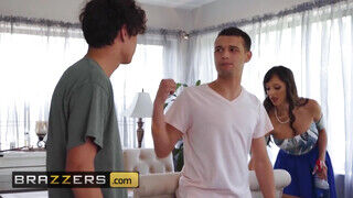 Brazzers - Lexi Luna a fia haverjával kúrel