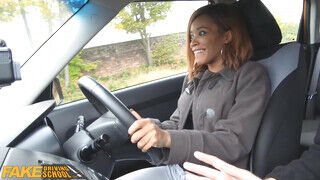 Fake Driving School - Sofia Lee az óriás cickós csajszika
