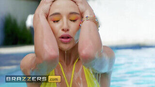 Brazzers - A latin amerikai fiatal pornós Abella Danger hátsó bejáratba baszva