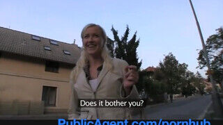 PublicAgent - Vicktoria Redd a kocsiban hancúrozik