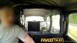 FakeTaxi - gigantikus pinájú világos szőke milf
