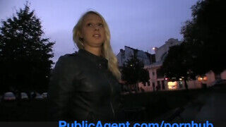 PublicAgent - Lilith Lee szeret kukacot cidázni