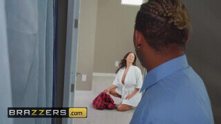 Brazzers - Ava Addams az óriás kannás mami