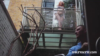 Private.com - Ella Hughes idősebb sráccal reszel