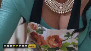 Brazzers - Kendra Lust a pizzafutárral kefél