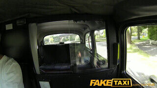 FakeTaxi - Summer Rose kedveli a óriási hímtagot