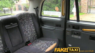 FakeTaxi - Tina Kay a taxiban dug