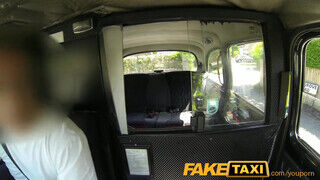 FakeTaxi házas bige extra kukit akar