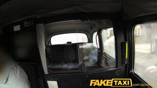 FakeTaxi orgia négy személlyel