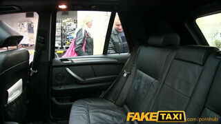 FakeTaxi a férj végignézni amint megdugják az asszonyát