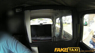 FakeTaxi - tornacipős pipi pélót akar és kap is