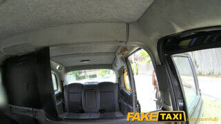 FakeTaxi rózsazsín bugyis nőci