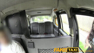 FakeTaxi isteni fenekű négercsaj