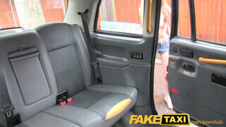 FakeTaxi vékony világos szőke lány keményen imádja csinálni