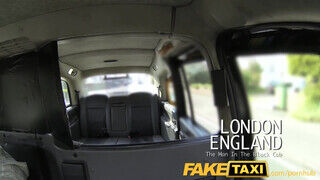 FakeTaxi nyald ki a pinusom és megmutatom a csöcsömet