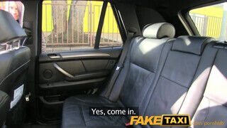 FakeTaxi bájos gádzsi csattogó csöcsökkel