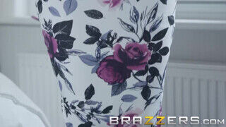 Brazzers - Jasmine Jae megkúrelva méretes farokkal
