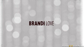 Brandi Love meglovagolja a rúdat - Brazzers