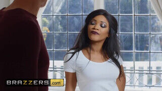 Brazzers - Kiki Minaj élvezi a gigantikus méretet