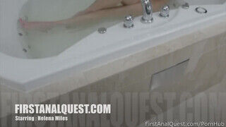 Helena Miles segglyukba is kedveli - First Anal Quest