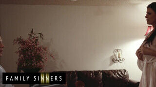 FamilySinners - India Summer a férje fiával kufircol félre