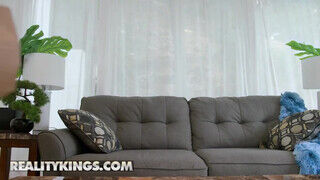 Reality Kings - Charlotte Sins és Paisley Paige a lotyó sulis csajok