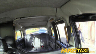 FakeTaxi Valentina Bianco herégi kefélve popó lyukba